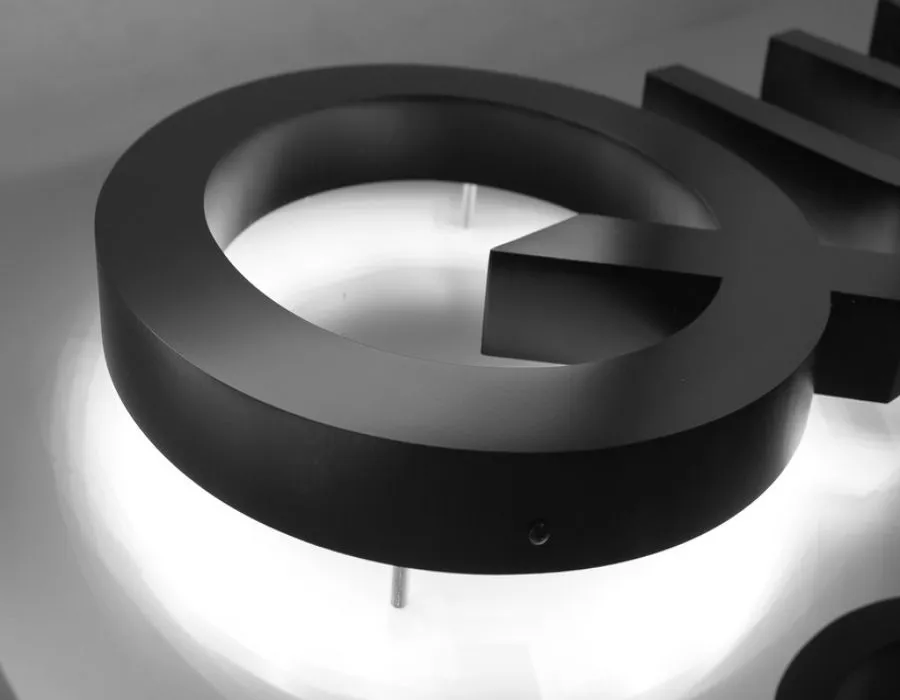 aluminum_backlit_signage_dubai_01