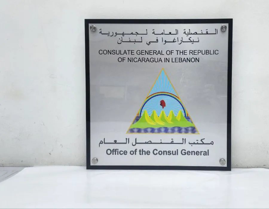 acrylic_with_ss_brush_finish_plate_dubai