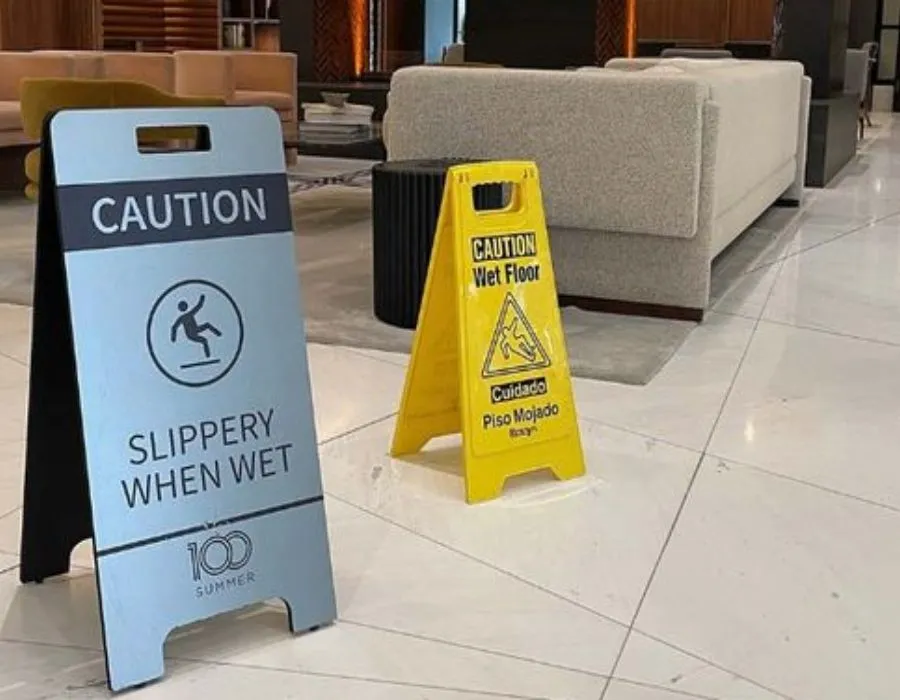 colored_vinyl_letters_pvc_stands_dubai