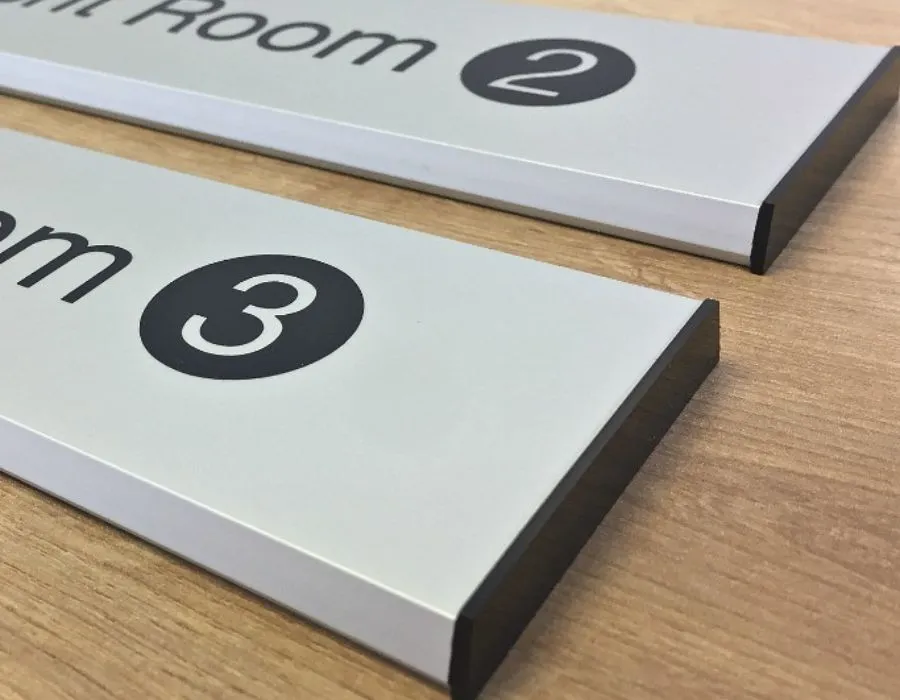 vinyl_cut_letters_aluminum_profile_dubai_01