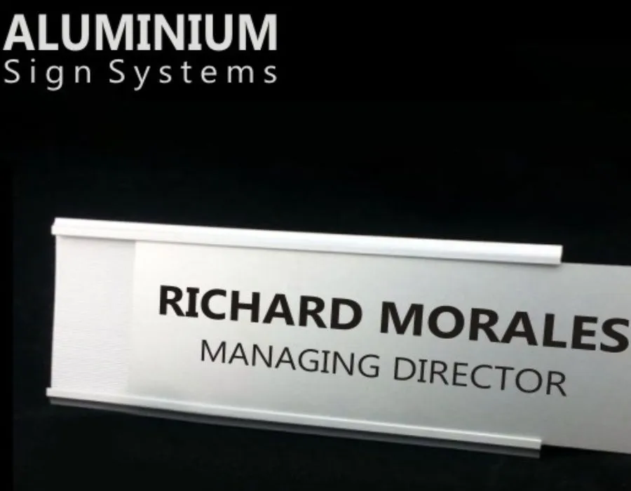 vinyl_cut_letters_aluminum_sliding_panels_dubai