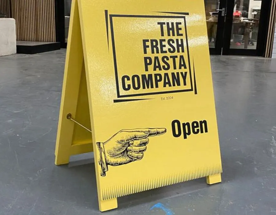 vinyl_cut_letters_wooden_stand_dubai_01